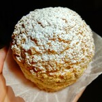 Mista Corta - キャラメルクリームのシュー。ギッチリクリームが入ってます