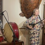 沖縄料理 かりゆし - 姉妹で沖縄民謡。三線の最高レベルの資格があって先生もやってるあやちゃんの三線と歌が素晴らしいよ