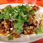 とんとん餃子 華苑飯店 - パクチーがいっぱい