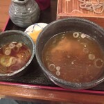 そば処 一庵 - 二種類の汁が楽しめます