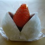 農家の茶屋　自然満喫倶楽部 - 【いちご大福】５～10月自家農園産いちご、11～4月は本州産いちごを使用しています。　　　