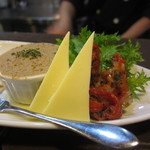 串揚げ 串の実 - チーズとドライトマトと共に