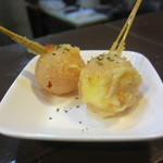 串揚げ 串の実 - プチトマトとカマンベール