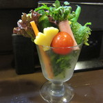 串揚げ 串の実 - 見た目にもかわいいお通しの野菜たち