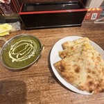 ナンハウス おだん - ほうれん草とじゃがいもカレー、かぼちゃチーズナン