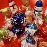 リンツ ショコラ ブティック＆カフェ - サンタや雪だるま、クマの入って可愛らしいです。