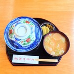 やぶ善 - 蓋付きで提供される特別感が嬉しい。