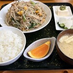 北海屋 - とりもつ炒め定食