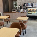 ライブコッペ亭 - 店内にはイートインスペースもあり、ゆっくり過ごせます。