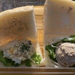 ライブコッペ亭 - 濃厚なたまごサラダと、旨みのあるツナサラダが半分ずつ入った欲張りな一品。