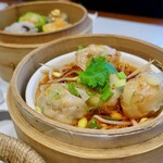 貍小籠點心專門店 - 鮮蝦醬雲呑　135元（エビワンタン　約675円）