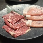 しなもん堂 - 輸入牛とラベンダーポーク