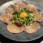 しなもん堂 - 牛タンユッケ