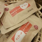あら、りんご。 - 新青森駅　　今は　包装も　オサレ