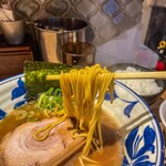 麺屋ぬかじ - 麺は細くて硬めで美味しかったです。