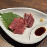 馬刺しと焼き鳥 グルマン三年坂 - 