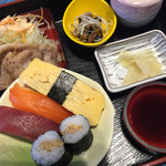 Seburu - にぎわい御膳はお寿司とポークソテーの取り合わせ。