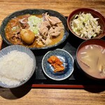 北新地やまがた屋 - 2種盛り定食(和牛ビーフシチュー、豚もつ煮込み)