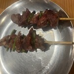 のかおい - 砂肝塩　ニンニクの芽が刺してあり、一緒に食べると激ウマ