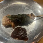 のかおい - しそ巻き　梅肉添え