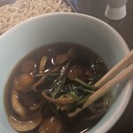 神田まつや - 吟味されたなめこがたっぷり