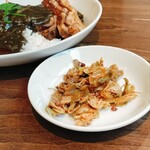 チーナテリア ハナヤ - ザーサイが食べ放題 粒山椒が入っていてめっちゃ美味