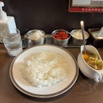 ボルツ - ビーフと野菜に生たまご追加