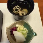 鰻割烹 伊豆栄 梅川亭 - お新香、お吸い物