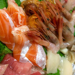 魚誠 - 3000円+税の刺身盛り合わせ