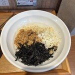 麺処 にぼし香 - あえ玉（背脂）