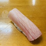 すし雅 - 地物ブリ