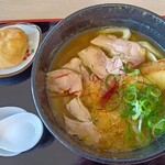 手打ちうどん こころ - 鶏肉カレーうどん890円とおいなりさん120円