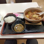 ワイズキッチン - 料理写真:味噌煮込みうどん　天かすと七味唐辛子はインしてあります。