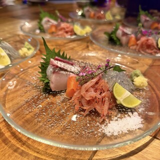 駿河湾直送の鮮魚や銘柄豚など、静岡の恵み溢れる和風の創作料理