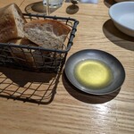 OCEANCLUB BONDIS - 「こがさかベーカリー」のフォカッチャ。オリーブオイル付きです！