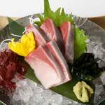 鍛冶屋 文蔵 - ブリの刺身