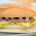 ドトールコーヒーショップ - 料理写真:トリュフ香るミラノサンド炭火焼きローストビーフ。カマンベールチーズ。