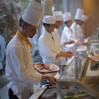 盡享受歡迎的自助餐料理