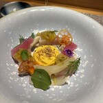 しまなみふれんち Murakami - ✣海の幸 青みかん 根菜✨️
      身のしまったカンパチに
      青みかんのジュレが爽やか(◍´꒳`◍)♪
      みかんのムースはほのかに甘く
      散りばめられたハーブが良いアクセントに(*´ч`*)♡