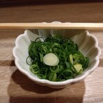 和風もつ料理 あらた - 付け合せ　ネギ