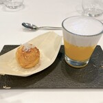 RISPETTO - ○Bancarella  屋台
      こちらの名物の前菜で、見た目は同じでも素材と味が変わる様です。
      ビールは能登の人参の冷製スープにミルクの泡