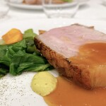 RISPETTO - 藁の香りをまとったポークは皮がパリッとしています
      生のコリンキーにツルムラサキ