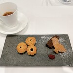 RISPETTO - ○Piccolo Pasticceria
      プティフール
      あたたかいフィナンシェ
      ○Café o Te
      エスプレッソを選択