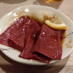 和風もつ料理 あらた - ハートたたき　新鮮そのもの