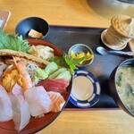 味くらべ - 満腹海鮮丼の定食