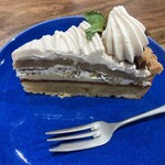 cafeMOOI - 向かって右のホイップクリームみたいにみえるのがメレンゲクッキーだった