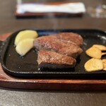 仙臺 アビルヴァン 和牛 - 程よい脂でめちゃくちゃ美味しいステーキ