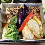 FUKU豆 - さばのゴマ衣ソテーと付け合せの野菜