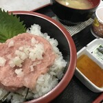 でか盛り海鮮問屋 - ねぎとろ丼特価