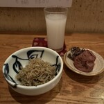 五蔵六富 - 自家製縮緬山椒と梅干